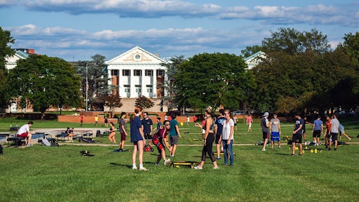 Students gather to play spikeball on McKeldin Mall. Photo by Stephanie S. Cordle